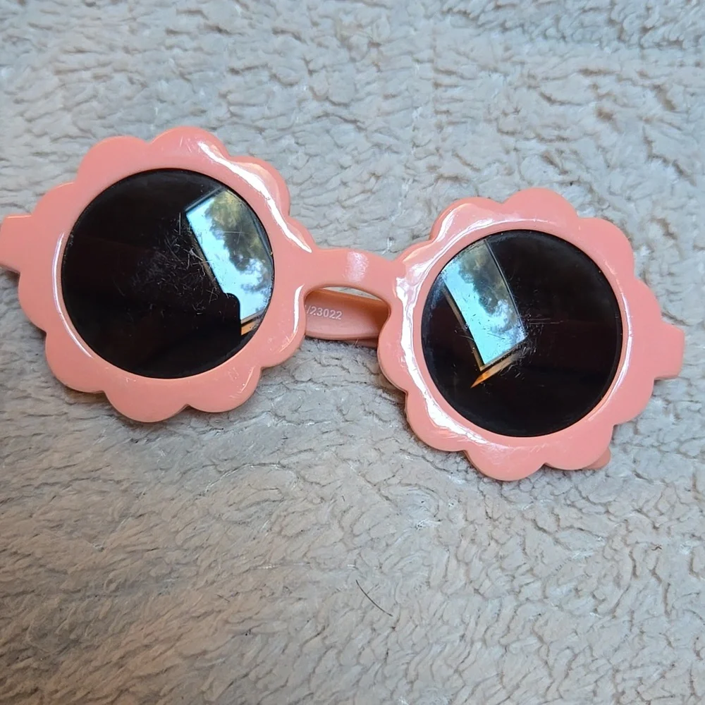 🌸 Pink Flower-Shaped Baby Sunglasses